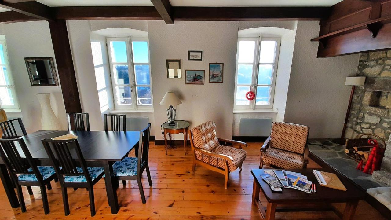 Gite La Coustourelle - Appartement T4 En Coeur De Village Le Chambon-sur-Lignon Buitenkant foto