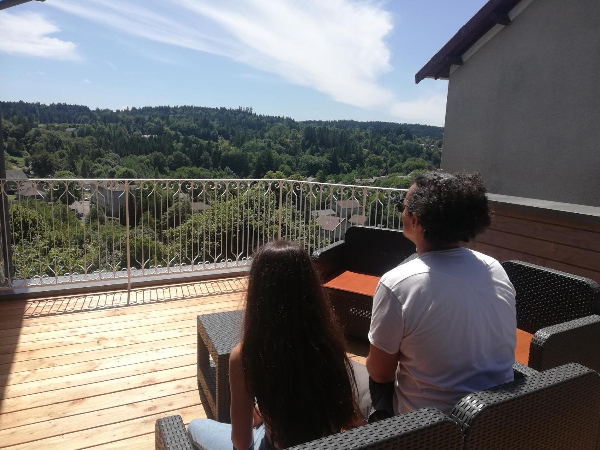 Gite La Coustourelle - Appartement T4 En Coeur De Village Le Chambon-sur-Lignon Buitenkant foto
